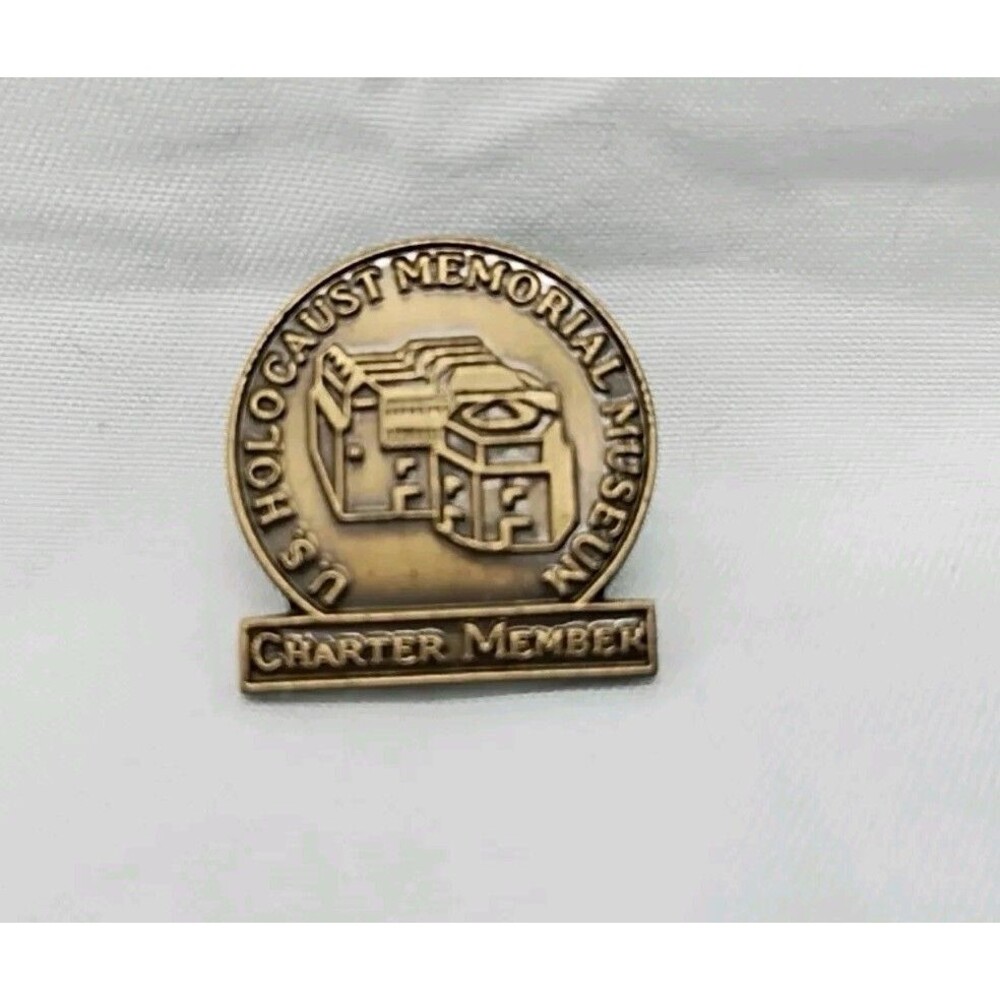 US Holocaust Memorial Museum Charter Member Pin 3/4"